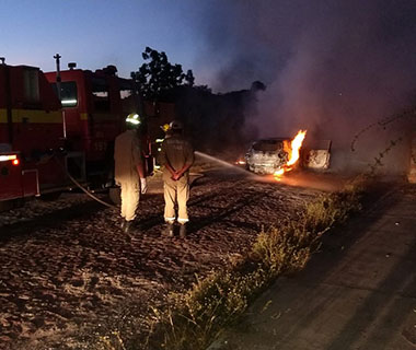Veículo zero km pega fogo em rua da zona Leste de Teresina