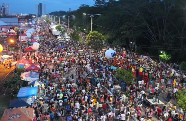 Fantasias de Wandinha, Chaves e heróis dominam procura para o Corso de Teresina