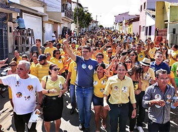 Luciano Nunes participa de carreata em Francisco Santos