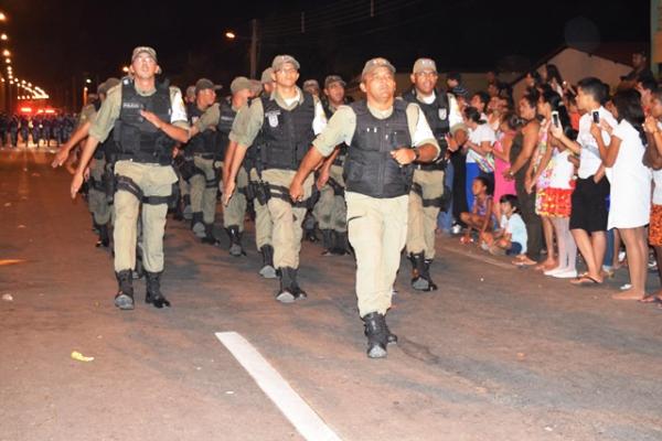 Recorde de p&uacute;blico prestigia desfile c&iacute;vico na Avenida Frei Ant&ocirc;nio Curcio.(Imagem:Waldemir Miranda)