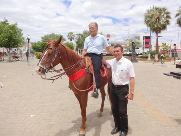 Tradi&ccedil;&atilde;o e F&eacute; marcaram cavalgada e Missa do Vaqueiro em Floriano.(Imagem:FlorianoNews)