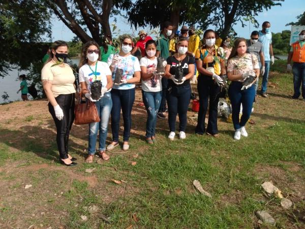 Secretaria Municipal de Meio Ambiente realiza mutirão às margens do Rio Parnaíba