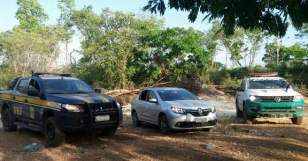 PRF e PM recuperam veículo que havia sido roubado em Teresina