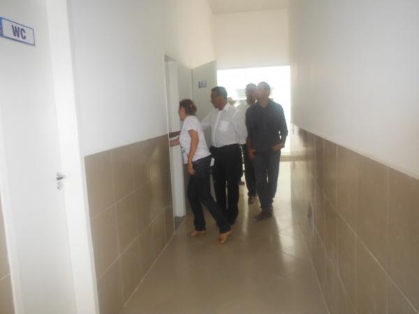 Prefeito Joel visitou o pr&eacute;dio do Centro de Testagem e Aconselhameto.(Imagem:FlorianoNews)