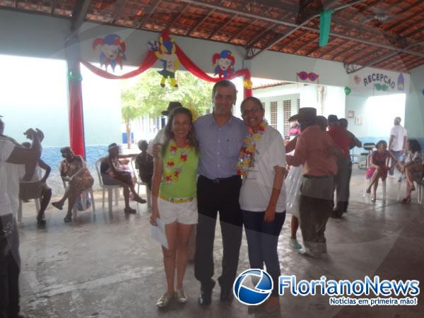 Centro de Refer&ecirc;ncia da Assist&ecirc;ncia Social realizou pr&eacute;via carnavalesca para idosos.(Imagem:FlorianoNews)