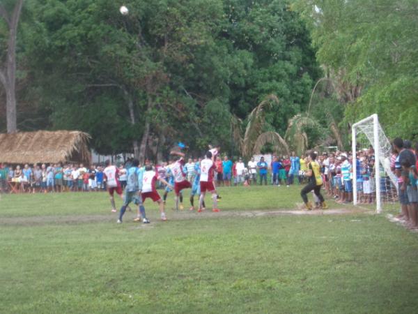 Riachinho fica com título do campeonato debaixo de muita chuva e confusão