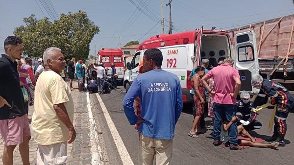Floriano: Acidente na Avenida Dirceu Arcoverde deixa pedestre com fratura exposta