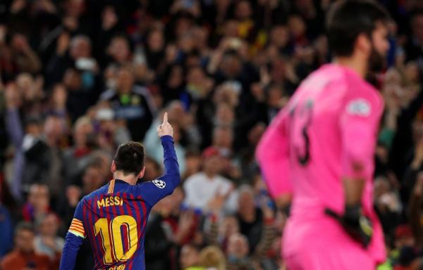 Messi fez tr&ecirc;s gols no jogo de ida, mas Barcelona sofreu a virada no jogo de volta contra o Liverpool de Alisson.(Imagem: Reuters)