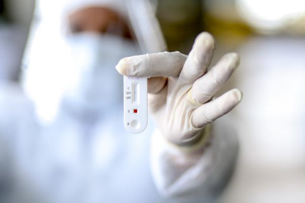 O Centro de Controle de Doenças (CDC, na sigla em inglês) dos Estados Unidos afirma em seu balanço desta sexta-feira, 4, que o país registrou 219.187 casos da covid-19 nas últimas(Imagem:Reprodução)
