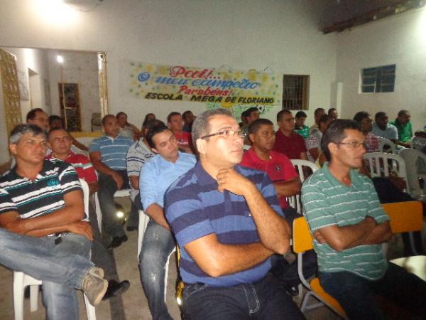  Pais s&atilde;o homenageados pela Escola Mega de Floriano.(Imagem:FlorianoNews)