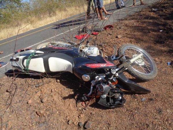 Colisão entre carro e moto deixa uma vítima fatal na Rodovia que liga Floriano a Itaueira