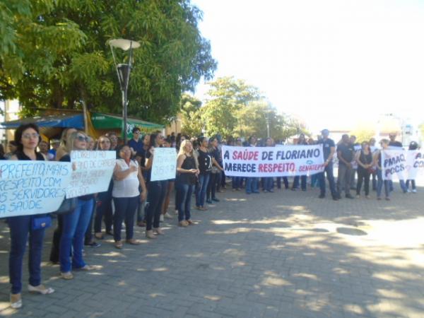 Servidores públicos realizam manifestação no Centro de Floriano.(Imagem:FlorianoNews)