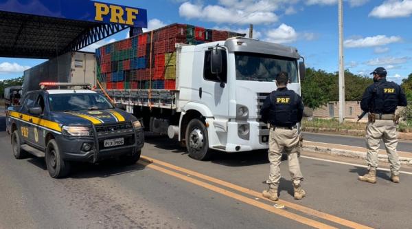 PRF recupera em Floriano caminhão que havia sido tomado de assalto no estado de São Paulo