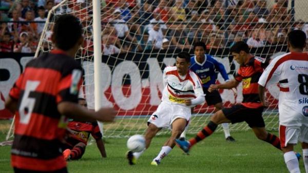 River-PI e Flamengo-PI fizeram a decis&atilde;o no ano passado. Raposa levou a melhor e ficou com a ta&ccedil;a de campe&atilde;o e a vaga para a Copa do Brasil de 2012.(Imagem:Neyla do R&ecirc;go Monteiro)