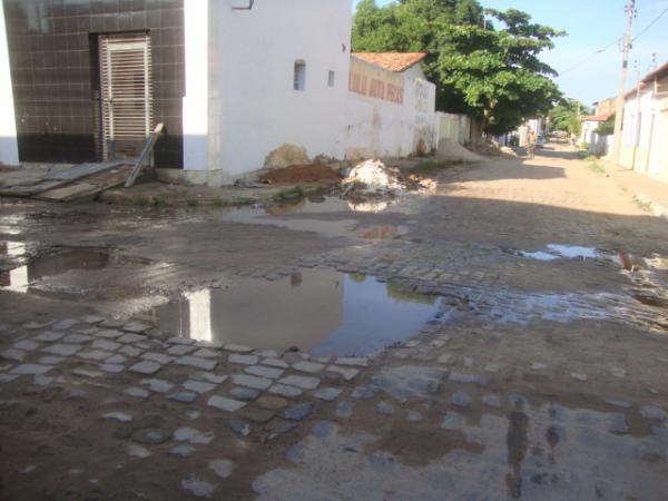 Buracos nas ruas de Floriano - Rua Cruzeiro do Sul, Centro(Imagem:reda&ccedil;&atilde;o)