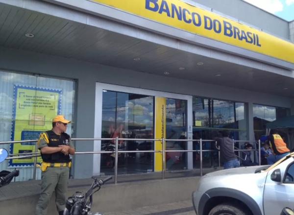 Bandidos assaltam empresário e levam R$ 16 mil em frente a banco na Zona Sul de Teresina