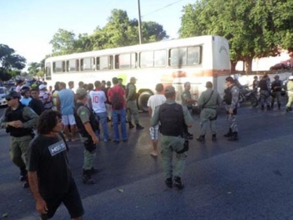 Ciclista morre atropelado por &ocirc;nibus em cruzamento.(Imagem:Cidade verde)