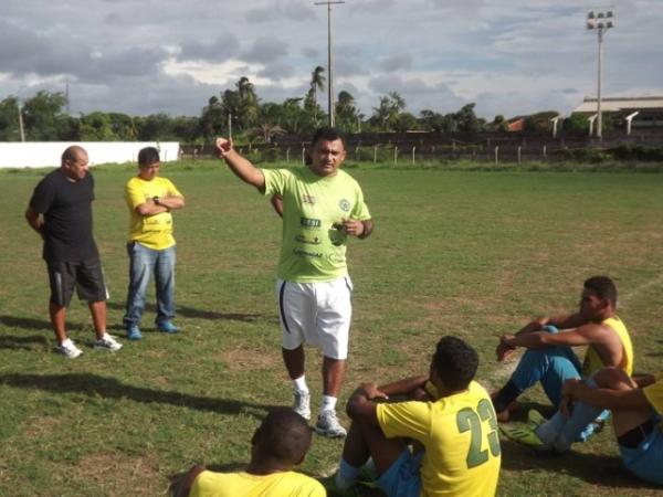 Após segundo tropeço no Piauiense, Parnahyba rompe com Paolo Rossi