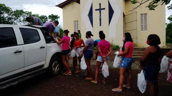 Produtos de limpeza são doados à moradores da zona rural de Floriano
