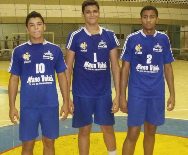 Treinador destaca as atua&ccedil;&otilde;es dos jovens Matheus, Jo&atilde;o Roberto e Ralisson, no campeonato.(Imagem:arquivo/Mano V&ocirc;lei)