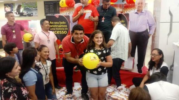Armaz&eacute;m Para&iacute;ba realiza &uacute;ltimo sorteio da campanha de anivers&aacute;rio em Floriano.(Imagem:FlorianoNews)