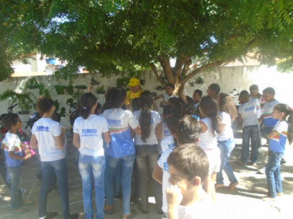 Projeto Amarelinho inicia visitas para Show do Carrapeta em Bar&atilde;o de Graja&uacute;.(Imagem:FlorianoNews)