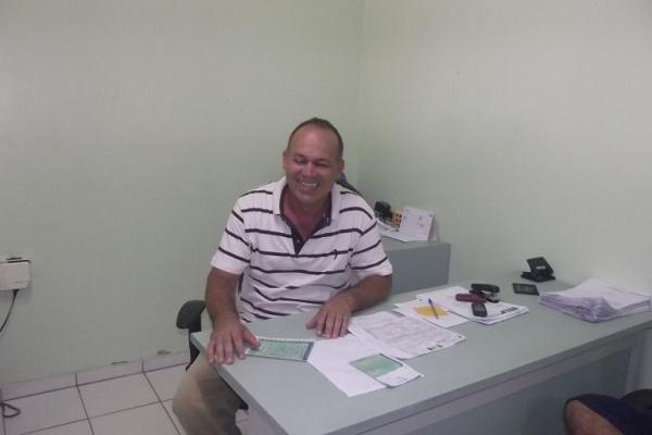 Ve&iacute;culos irregulares ocupam p&aacute;tio da 3&ordf; CIRETRAN.(Imagem:FlorianoNews)