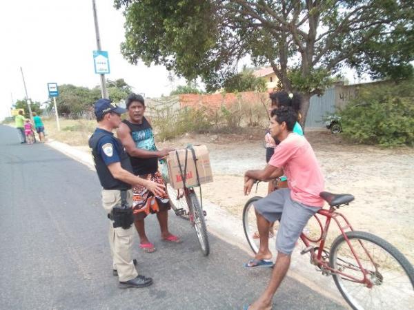 PRF realiza a&ccedil;&atilde;o de educa&ccedil;&atilde;o para o tr&acirc;nsito com ciclistas durante opera&ccedil;&atilde;o da independ&ecirc;ncia.(Imagem:PRF)