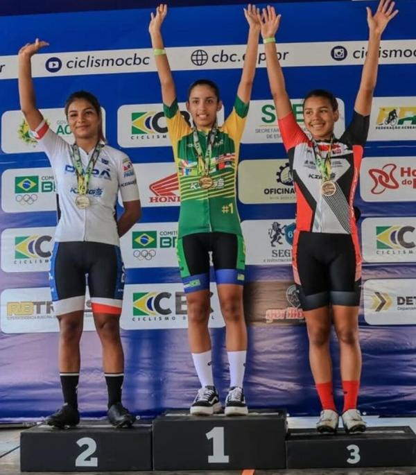 Al&eacute;m do ouro na prova contrarrel&oacute;gio individual, a atleta ganhou bronze na modalidade circuito.(Imagem:Divulga&ccedil;&atilde;o)