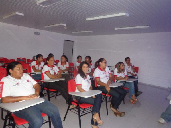 Cajueiro Motos homenageia m&atilde;es colaboradoras.(Imagem:FlorianoNews)