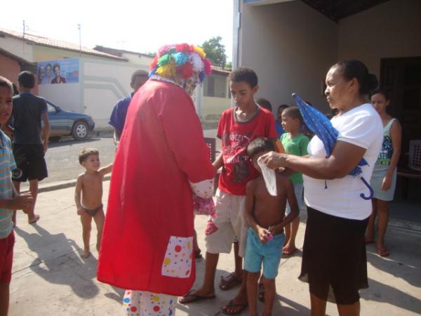 No dia das crian&ccedil;as o Palha&ccedil;o Carrapeta fez a alegria das crian&ccedil;as(Imagem:reda&ccedil;&atilde;o)