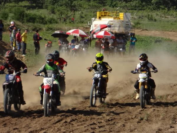 Motocross agita final de semana em Regenera&ccedil;&atilde;o.(Imagem:FlorianoNews)