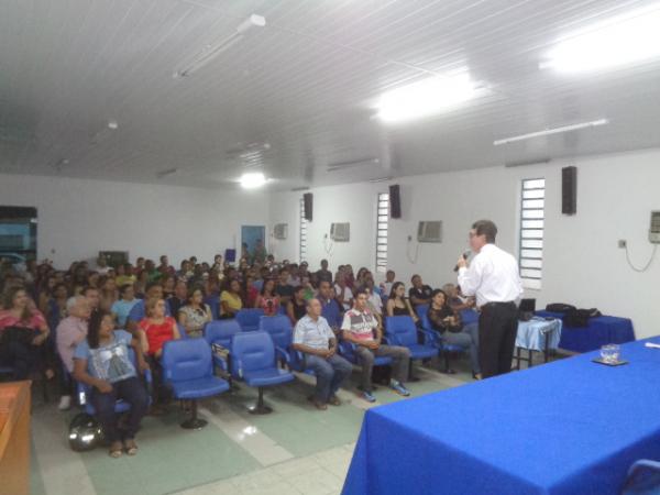 Parceiros realizam palestra motivacional em Floriano