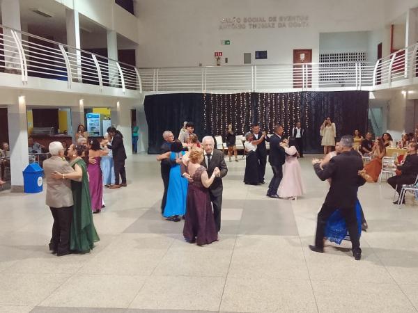 Baile Vem Dançar do Sesc Beira Rio celebra 35 anos do Grupo Vida Nova