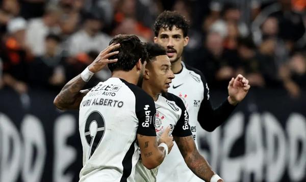 Corinthians derrota Peñarol para seguir 100% na Libertadores