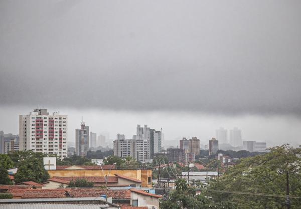 Inmet emite alerta laranja para chuva intensa em 200 municípios do Piauí; veja previsão