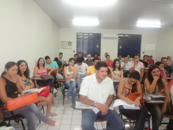  Acad&ecirc;micos de Direito da UESPI participam de palestra sobre seguridade social.(Imagem:FlorianoNews)