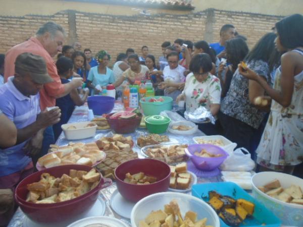 Comunidade cat&oacute;lica participa da abertura dos festejos de Nossa Senhora Aparecida.(Imagem:FlorianoNews)