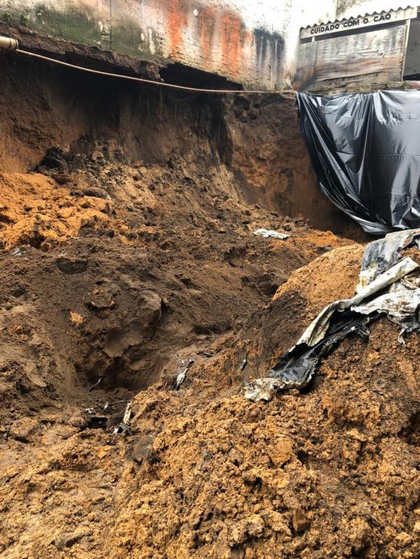 Oper&aacute;rios s&atilde;o soterrados em obra na Zona Leste de Teresina.(Imagem:Divulga&ccedil;&atilde;o/Corpo de Bombeiros)