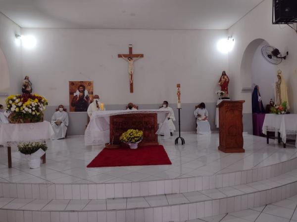 Fi&eacute;is participam da ben&ccedil;&atilde;o dos p&atilde;es de Santo Ant&ocirc;nio, em Bar&atilde;o de Graja&uacute;(Imagem:FlorianoNews)