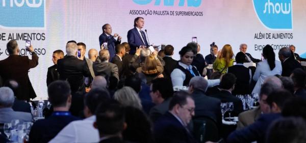 Bolsonaro discursa para empresários e diz que eleição pode ser conturbada