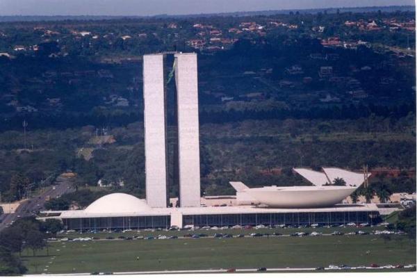 Novatos sucumbem à "velha política" no primeiro ano no Congresso