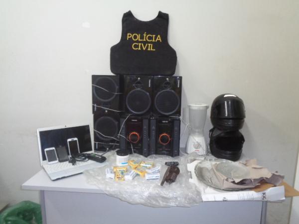 Polícia prende acusado de furtos em flagrante e recupera objetos