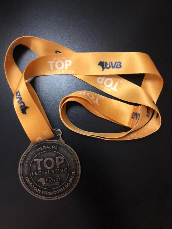 Vereador Maur&iacute;cio Bezerra &eacute; homenageado pela UVB com a medalha Top Legislativo.(Imagem:Divulga&ccedil;&atilde;o)