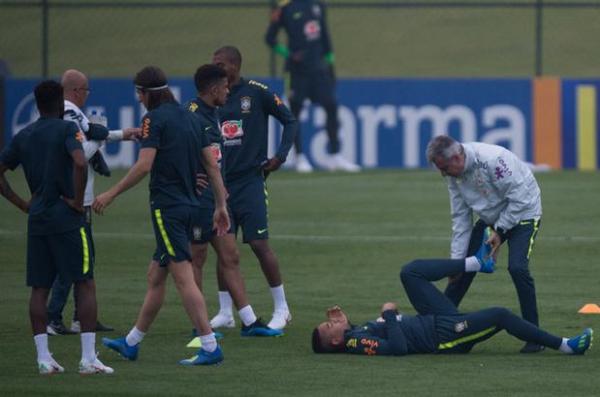Neymar treina e Gabriel Jesus dá susto na seleção brasileira