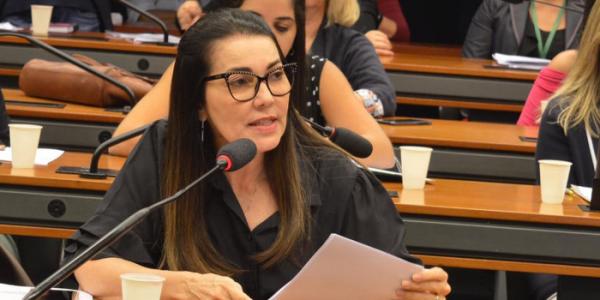 Margarete Coelho testa positivo para Covid e não acompanha Bolsonaro