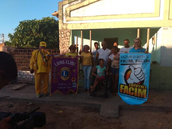 Lions Clube e Facim faz doa&ccedil;&atilde;o de cadeiras de rodas em Floriano(Imagem:FlorianoNews)