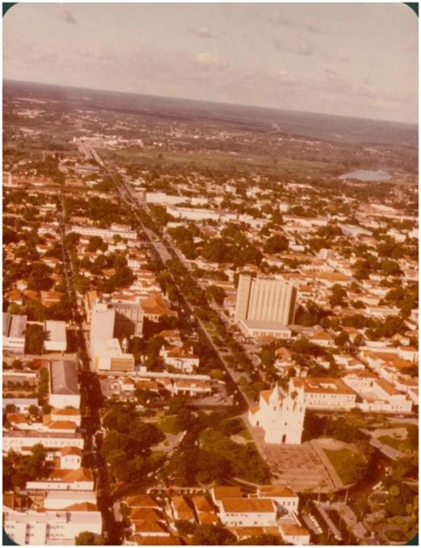 Vista a&eacute;rea da Avenida Frei Serafim, onde est&aacute; localizada a Igreja S&atilde;o Benedito, em Teresina.(Imagem:IBGE)
