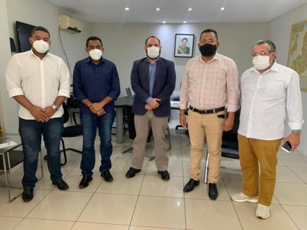 Em Teresina, prefeito Joel reforça projetos para melhoria do trânsito em Floriano