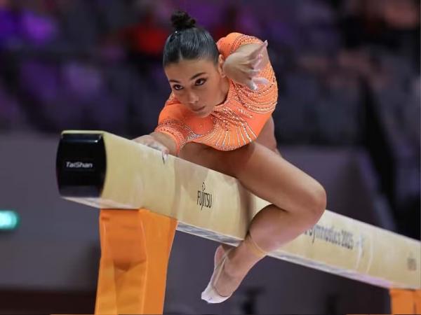 Sophia Weisberg no Mundial de gin&aacute;stica.(Imagem:RICARDO BUFOLIN / PANAMERICA PRESS)
